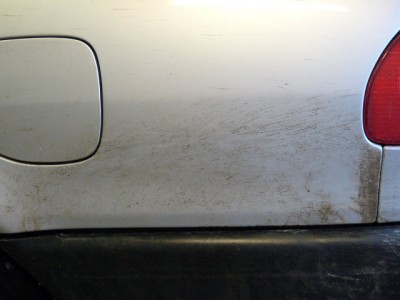 Suurinpiirtein näin likainen oli koko auto.